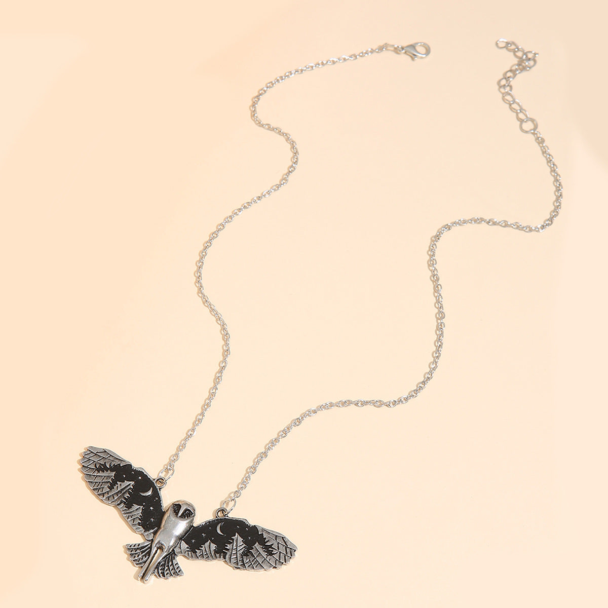 Schöne Halskette mit einzigartigem Stil