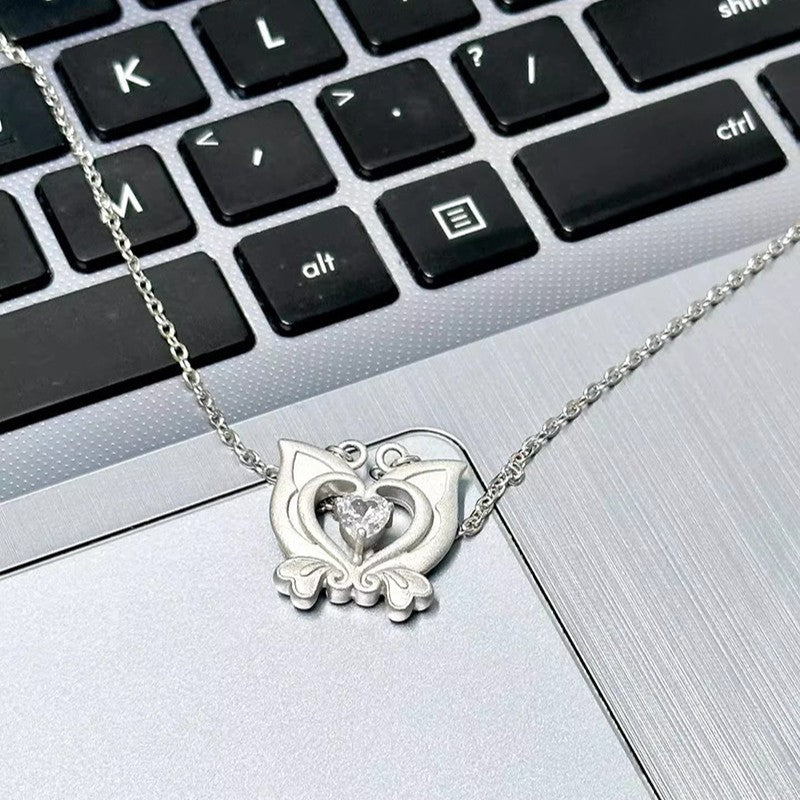 Schöne Halskette mit einzigartigem Stil