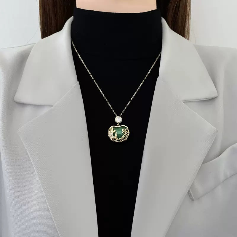 Schöne Halskette mit einzigartigem Stil