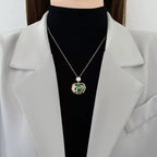 Schöne Halskette mit einzigartigem Stil