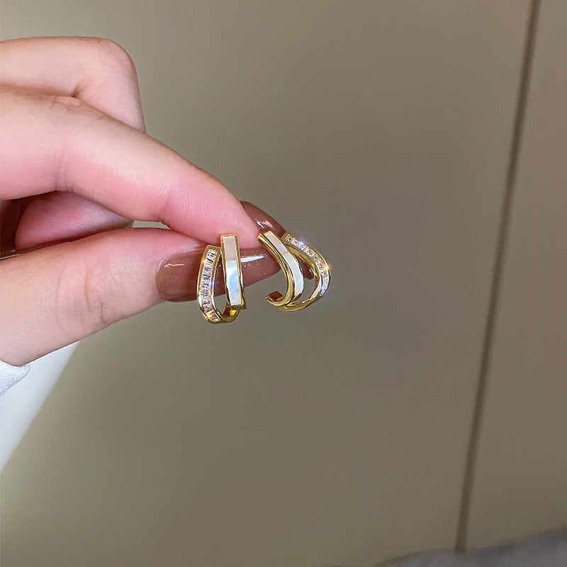 Atemberaubende Ohrring für den Alltag