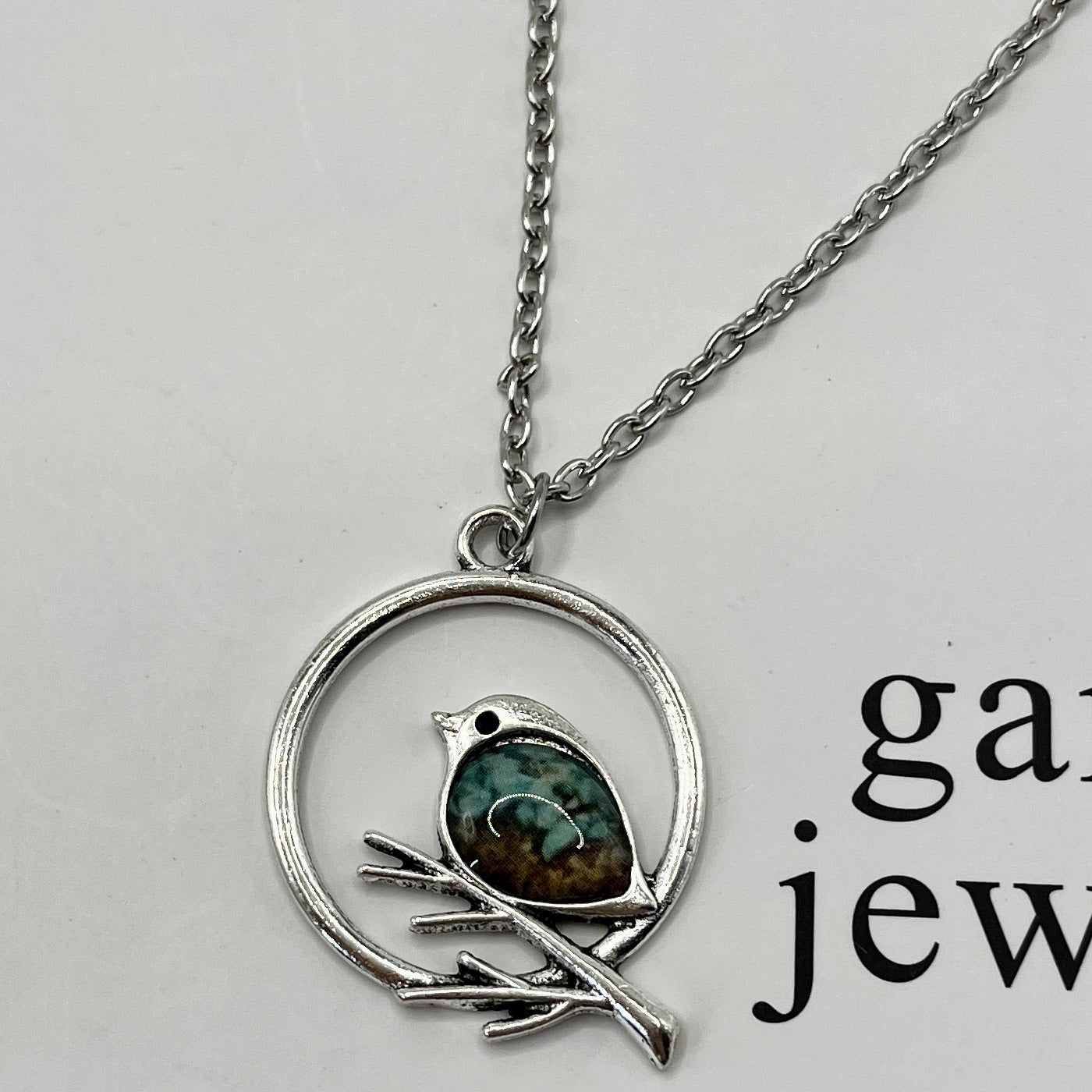 Schöne Halskette mit einzigartigem Stil