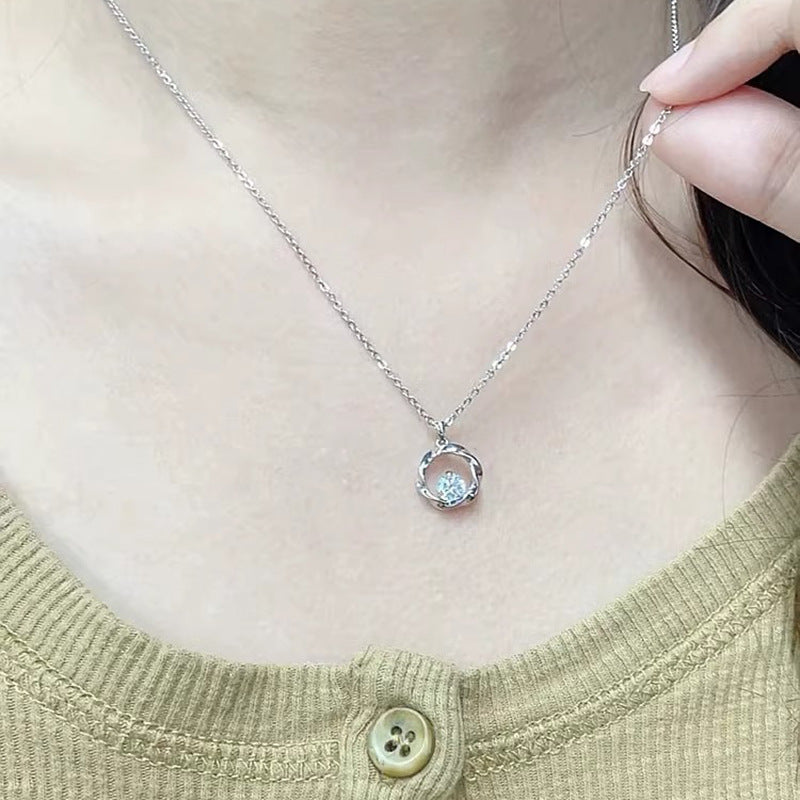 Zarte handwerkliche Halskette