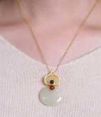 Schöne Gold Halskette mit einzigartigem Stil