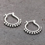 Zarte handwerkliche Ohrring