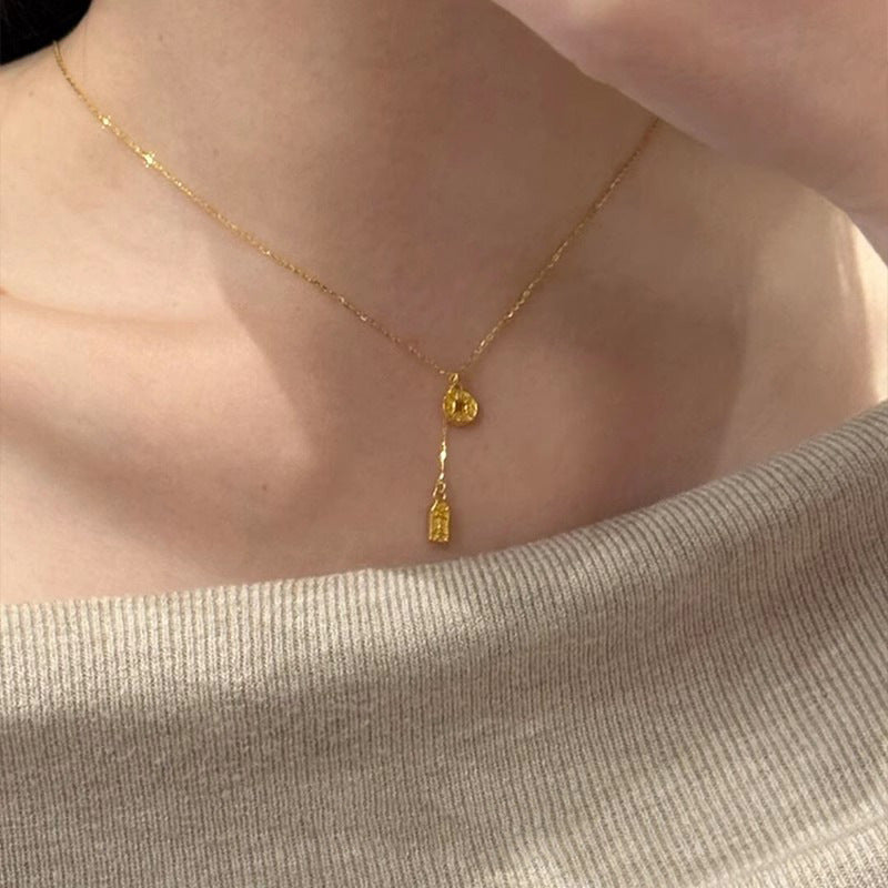 Schöne Gold Halskette mit einzigartigem Stil