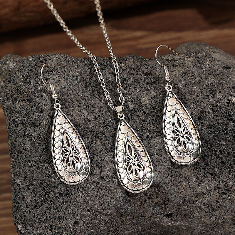 Schöne Halskette mit einzigartigem Stil