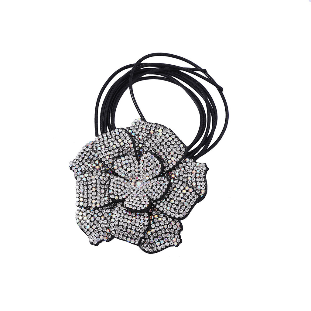 Zarte handwerkliche Halskette