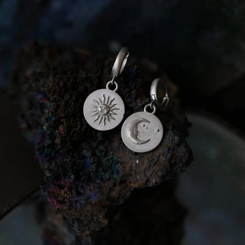 Zarte handwerkliche Ohrring