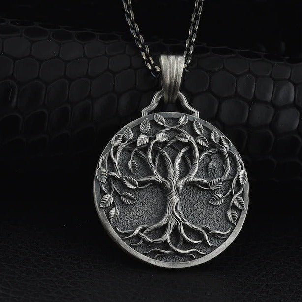 Schöne Halskette mit einzigartigem Stil