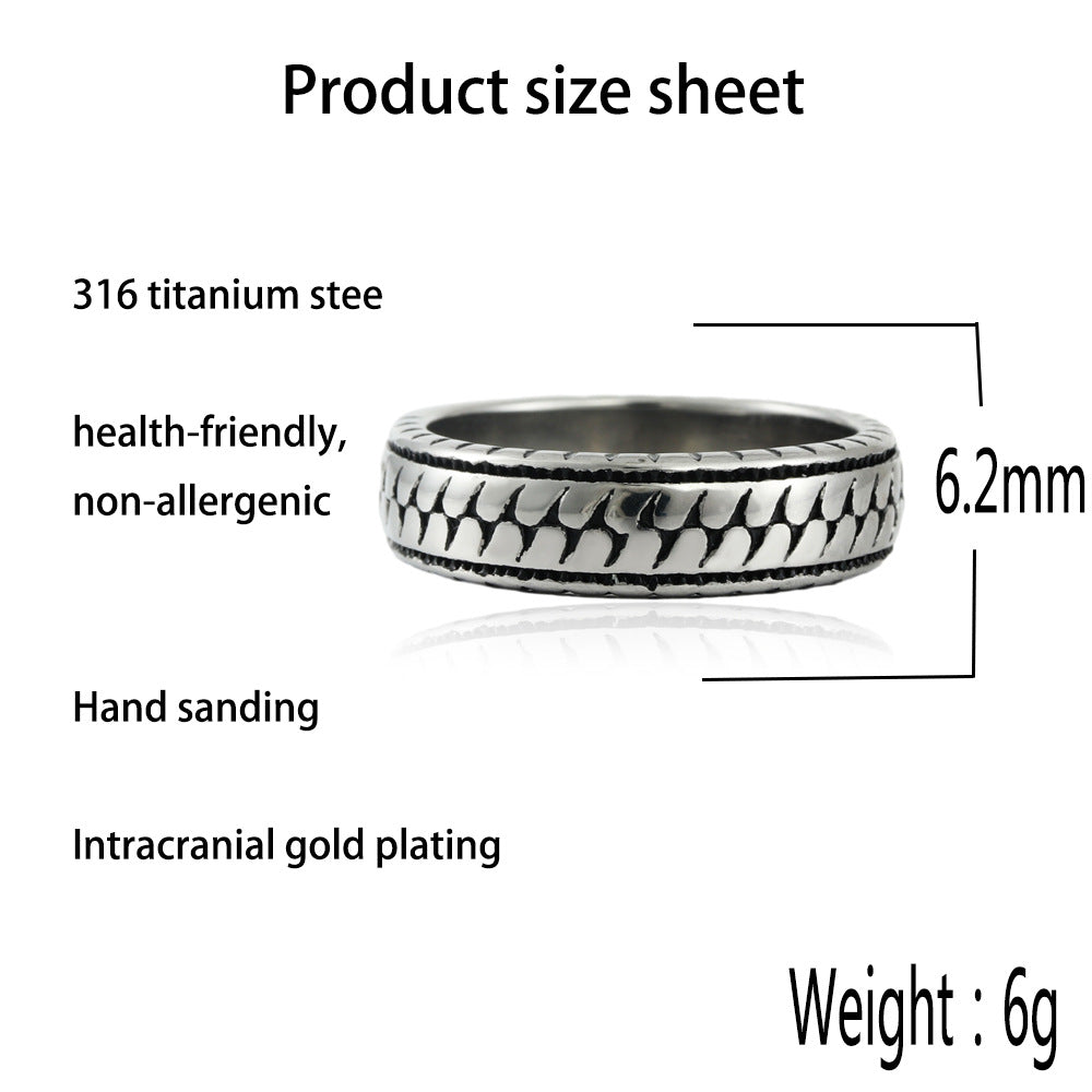 Zarte handwerkliche Ring