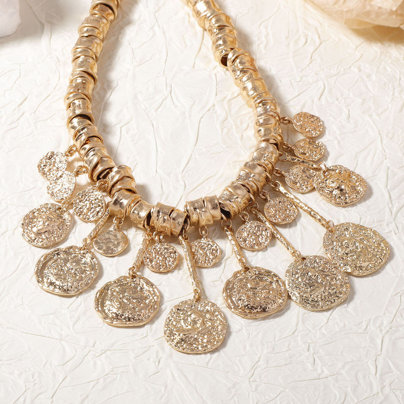 Schöne Halskette mit einzigartigem Stil