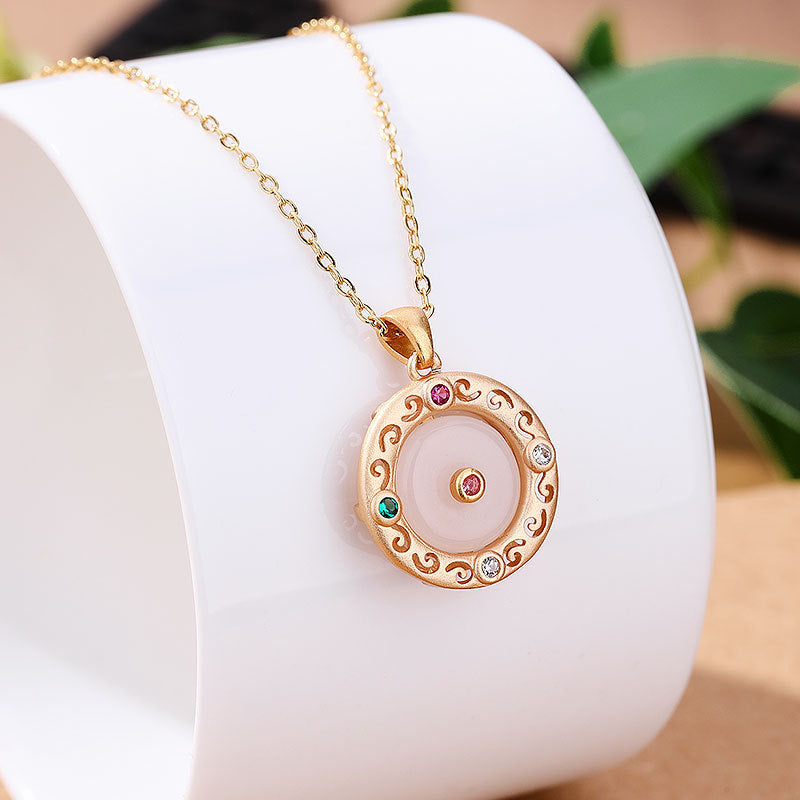 Schöne Gold Halskette mit einzigartigem Stil