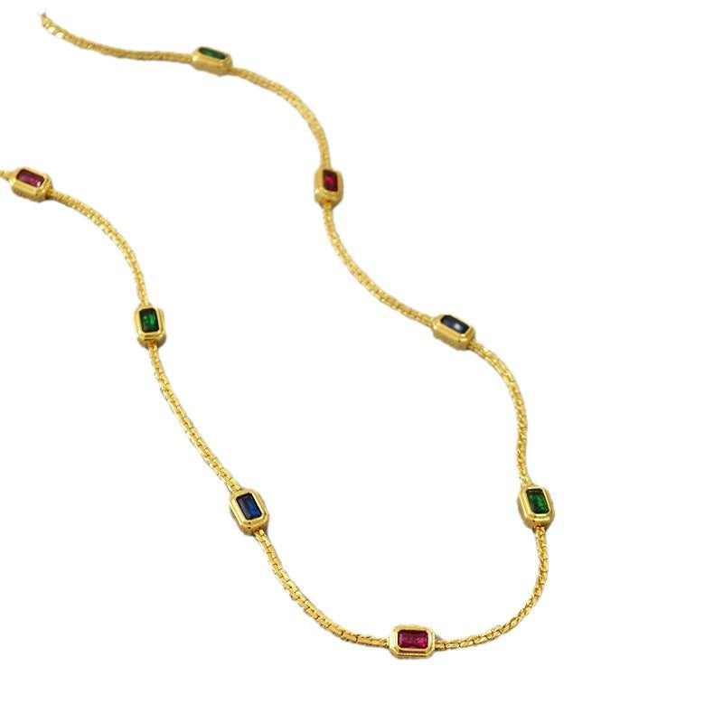 Schöne Gold Halskette mit einzigartigem Stil