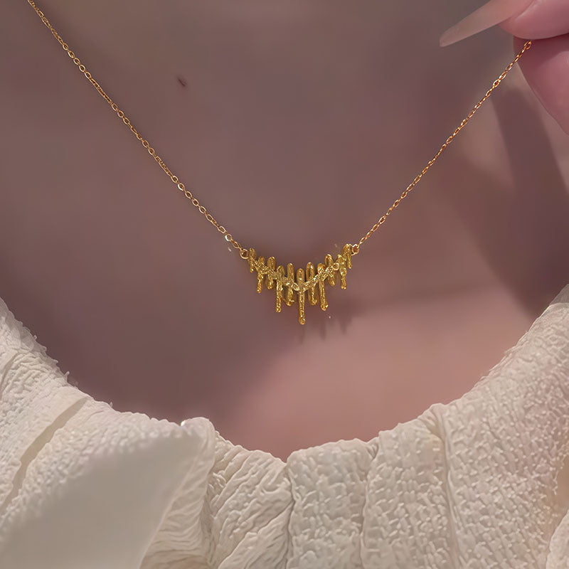 Schöne Halskette mit einzigartigem Stil