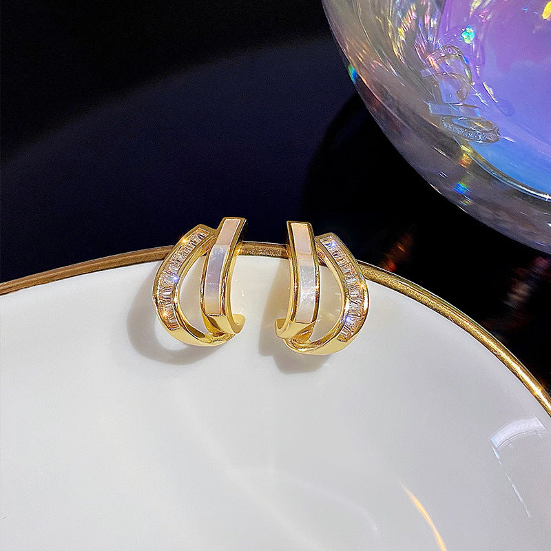 Atemberaubende Ohrring für den Alltag