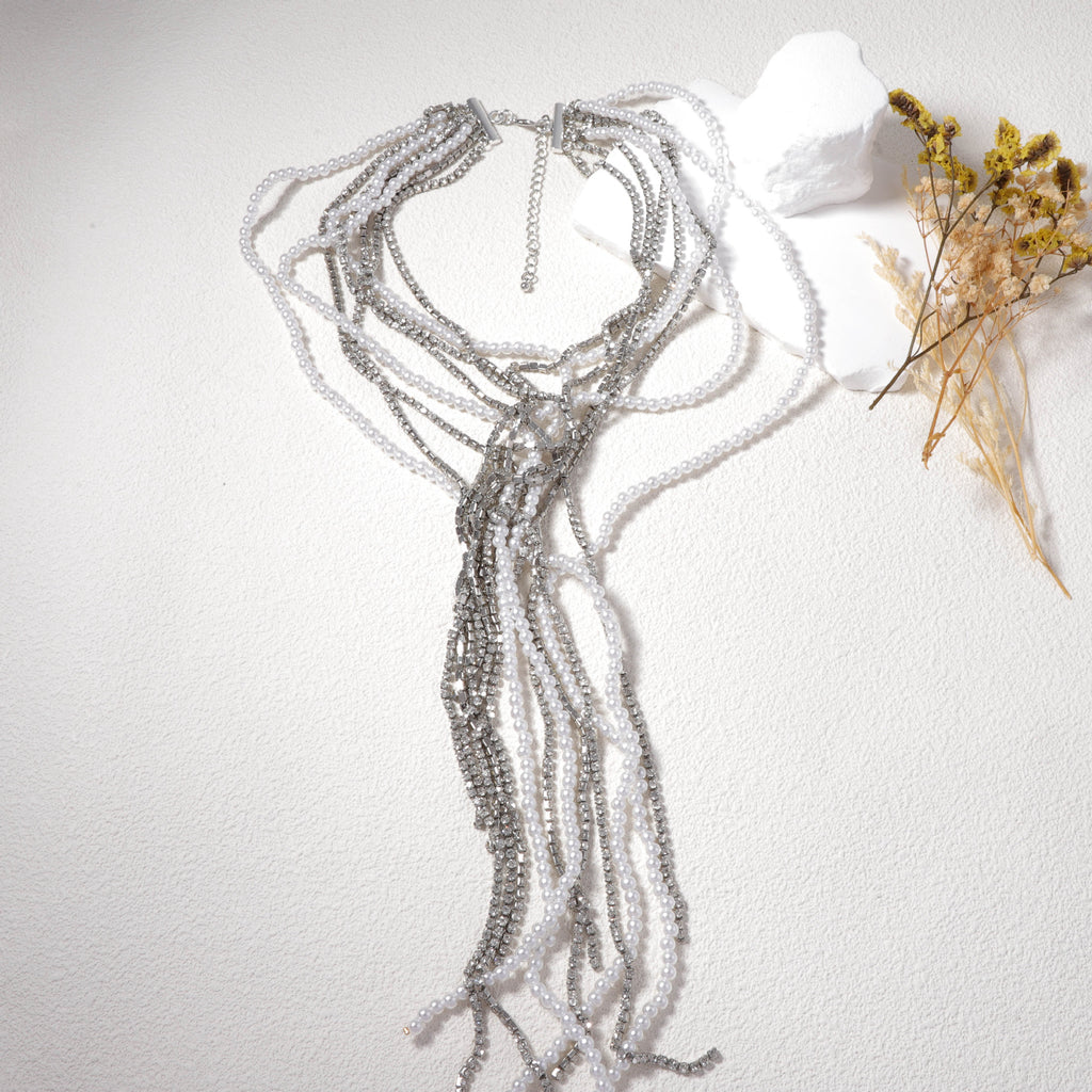 Schöne Perlen Halskette mit einzigartigem Stil