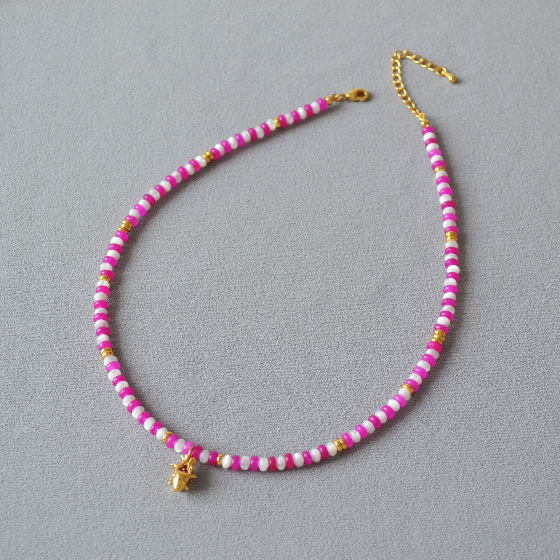 Zarte handwerkliche Halskette