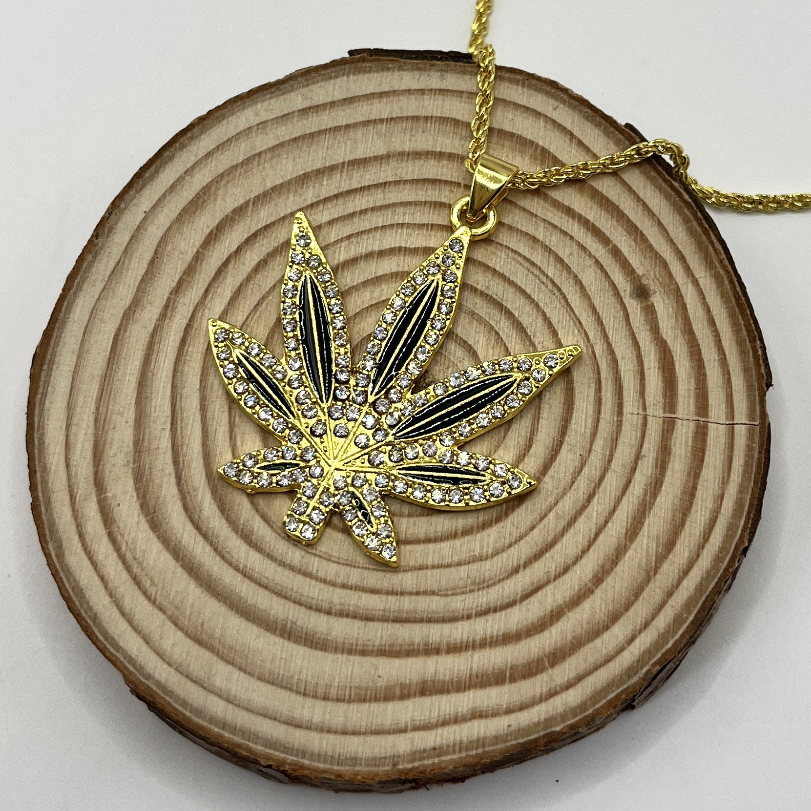 Schöne Halskette mit einzigartigem Stil