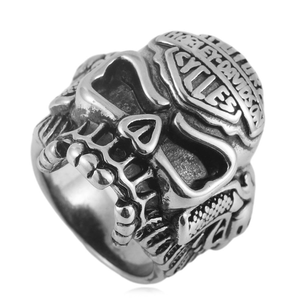 Zarte handwerkliche Ring