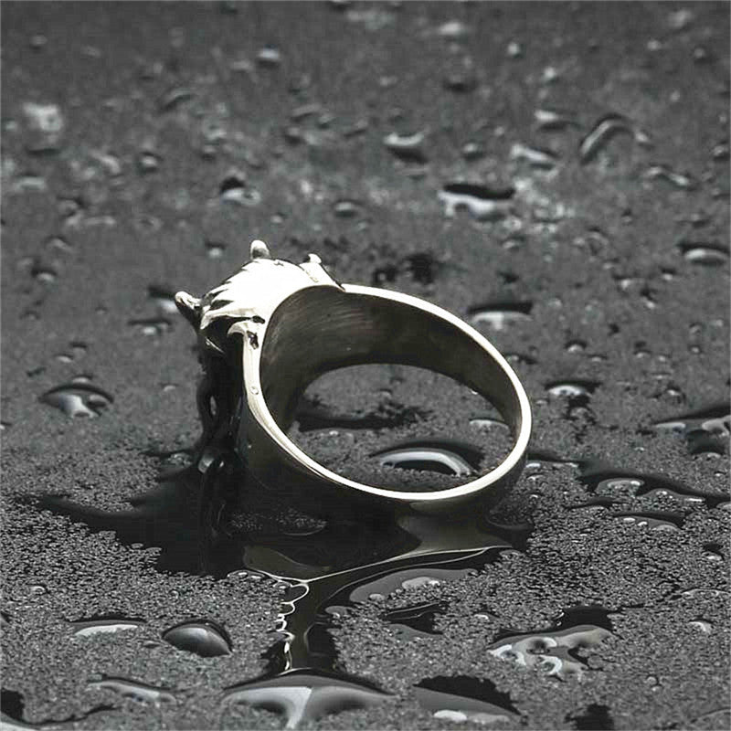 Zarte handwerkliche Ring