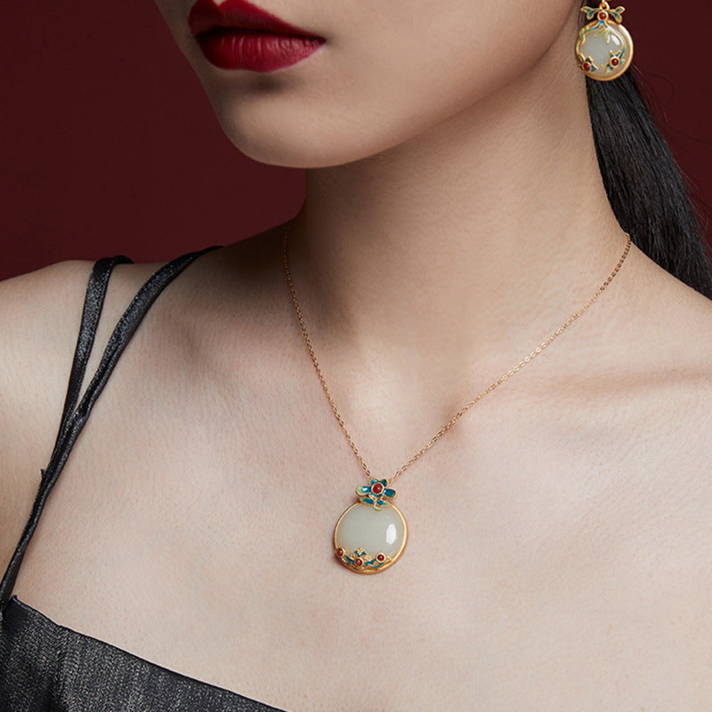 Schöne Silber Halskette mit einzigartigem Stil