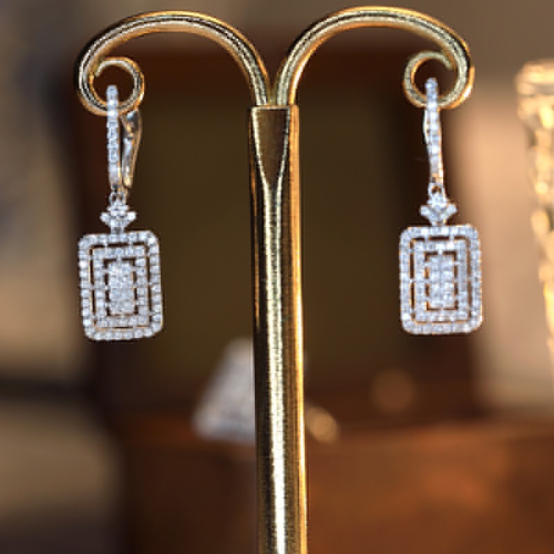 Atemberaubende Ohrring für den Alltag