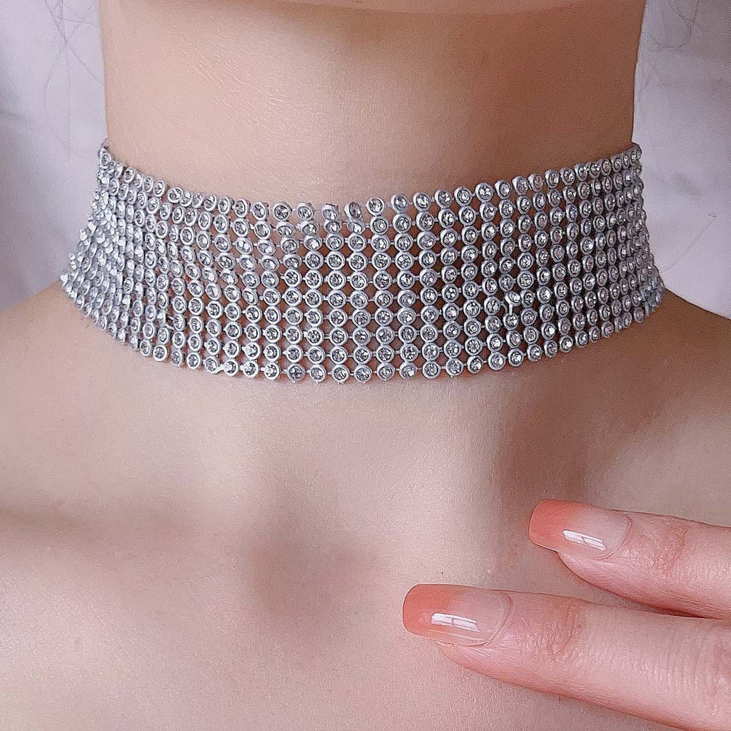 Schöne Halskette mit einzigartigem Stil