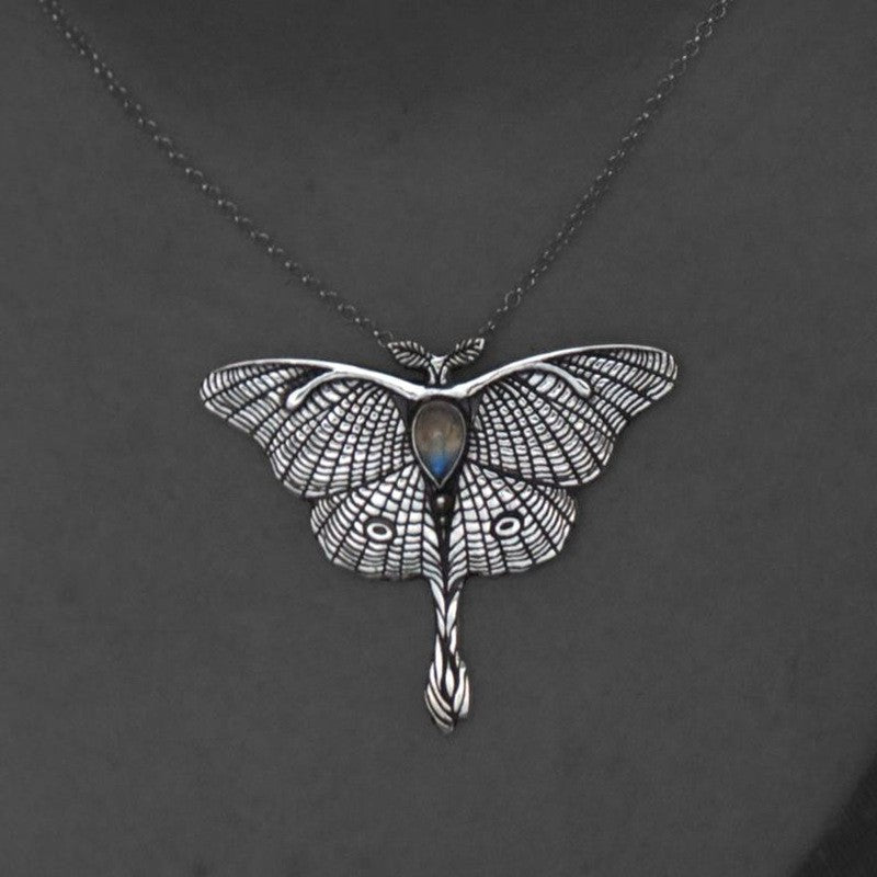 Zarte handwerkliche Halskette