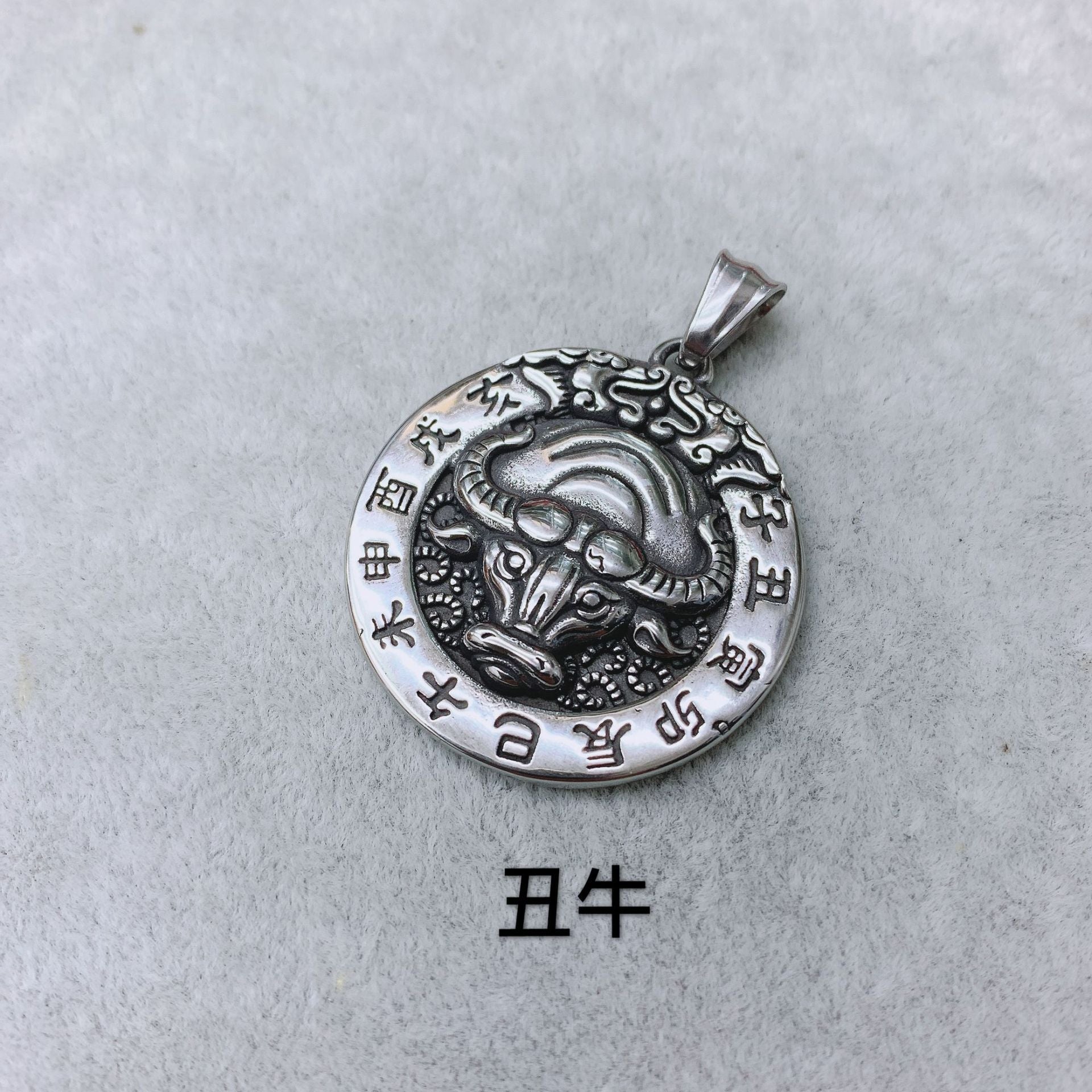 Schöne Halskette mit einzigartigem Stil