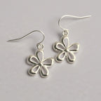 Zarte handwerkliche Ohrring