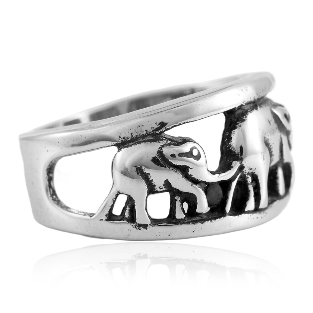 Zarte handwerkliche Ring