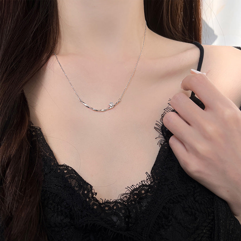 Zarte handwerkliche Halskette