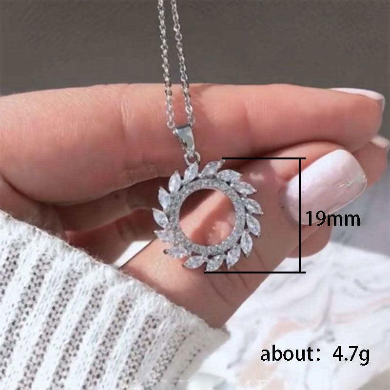 Zarte handwerkliche Halskette