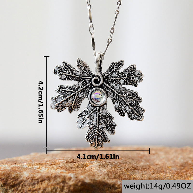 Zarte handwerkliche Halskette