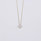 Schöne Halskette mit einzigartigem Stil