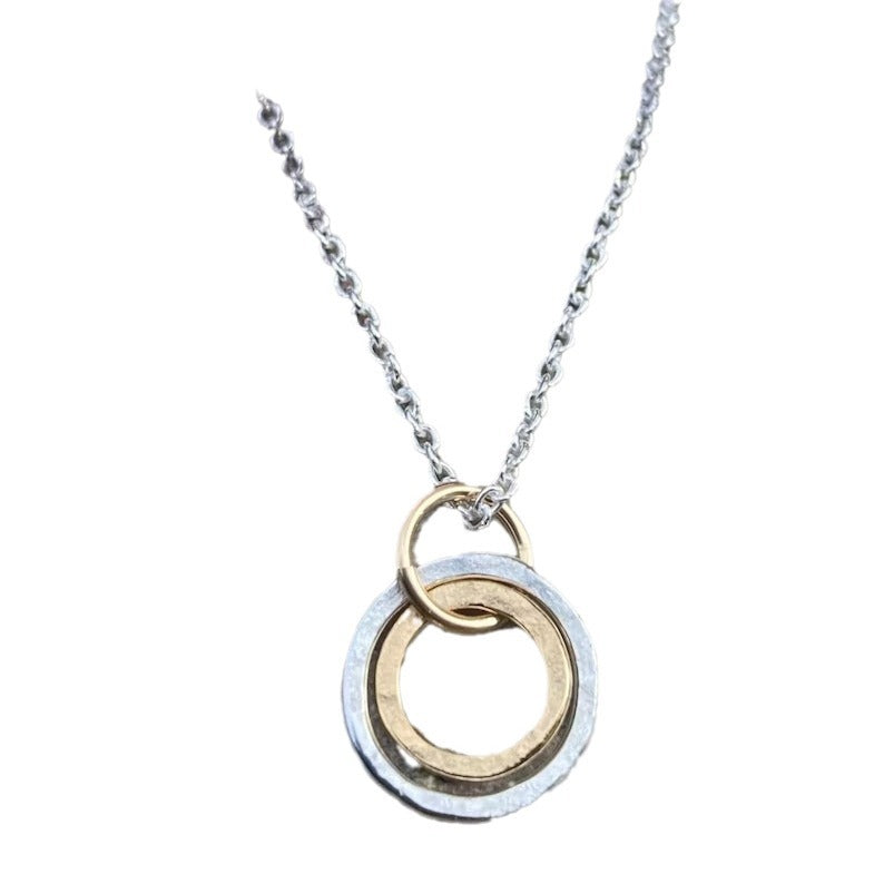 Zarte handwerkliche Halskette