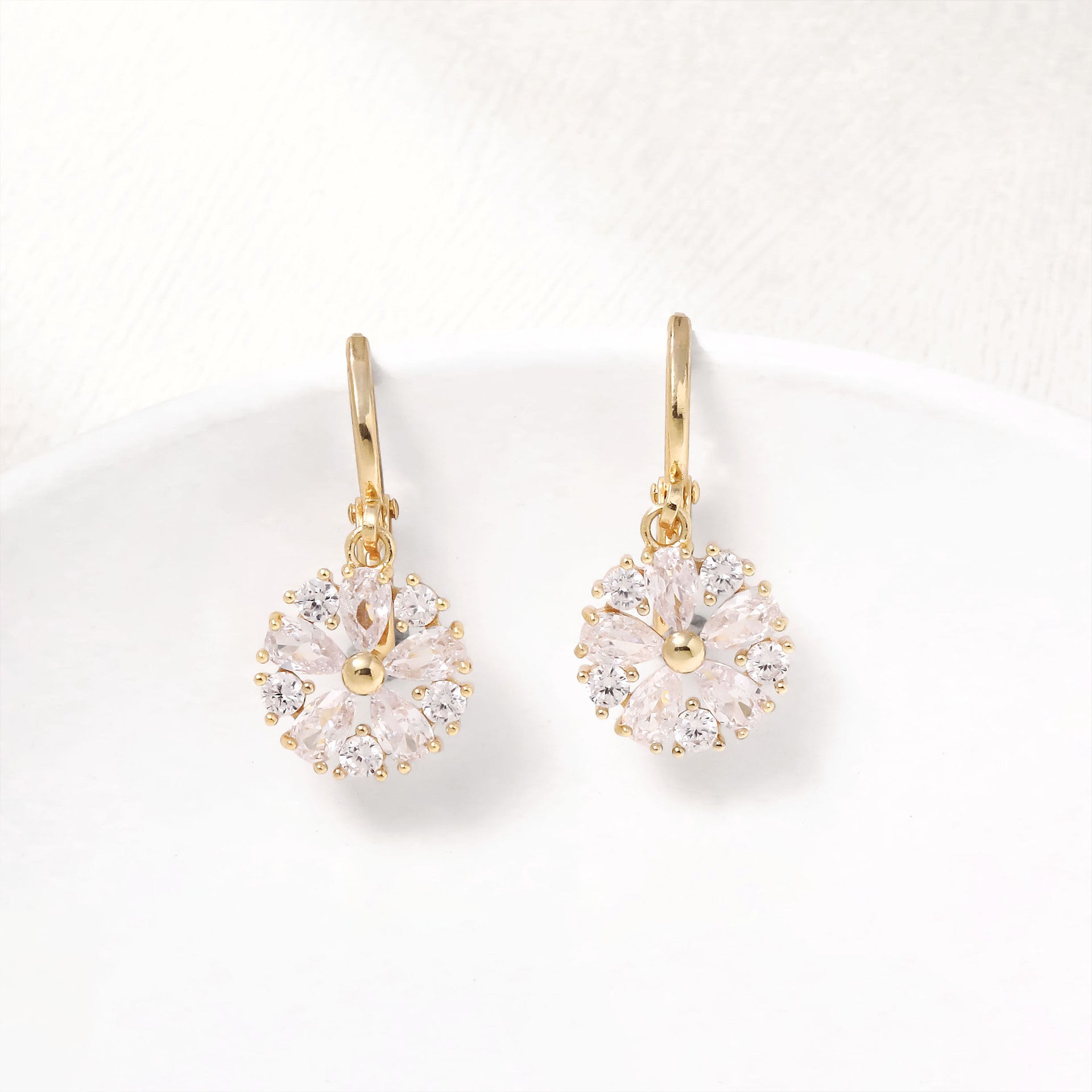 Atemberaubende Ohrring für den Alltag