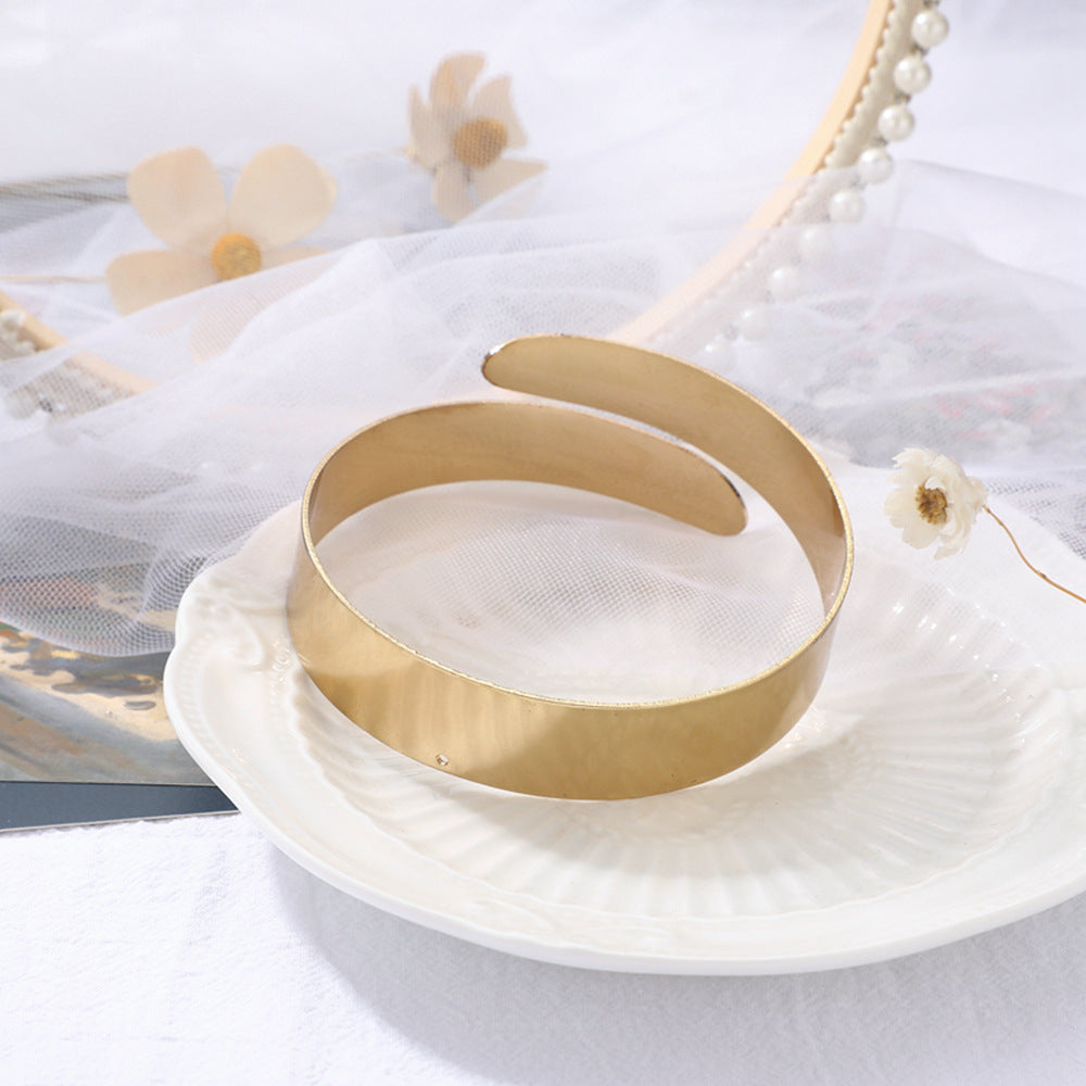 Schöne Gold Armband mit einzigartigem Stil