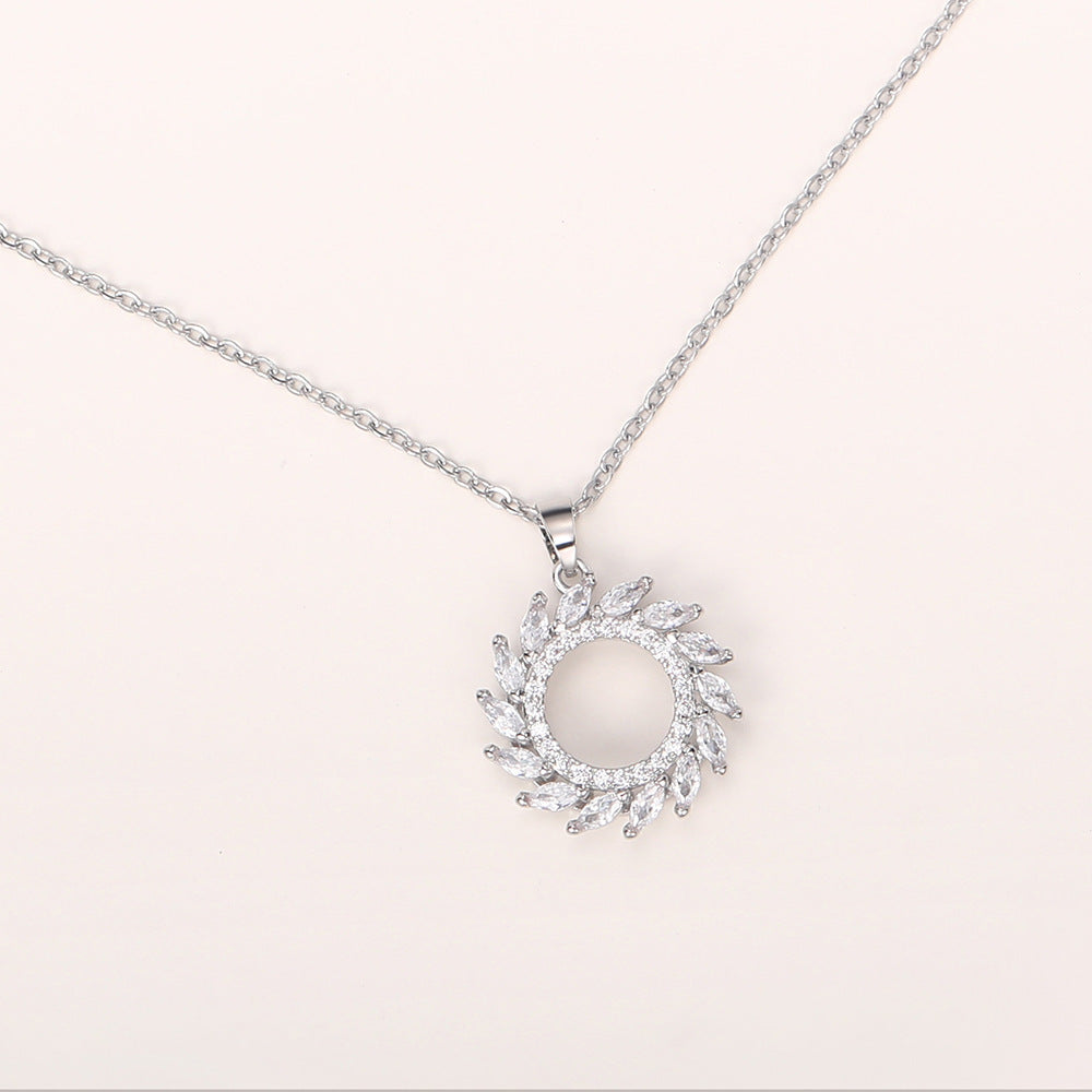 Zarte handwerkliche Halskette