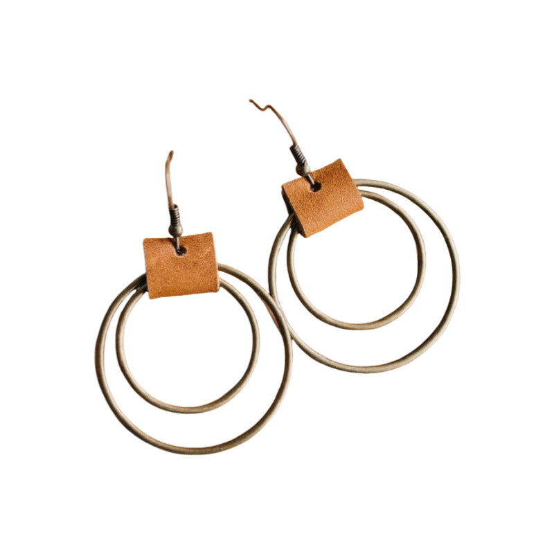 Zarte handwerkliche Ohrring