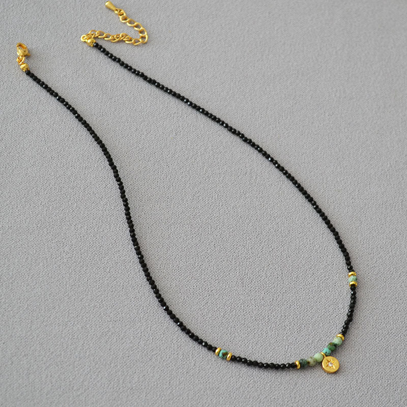 Zarte handwerkliche Halskette