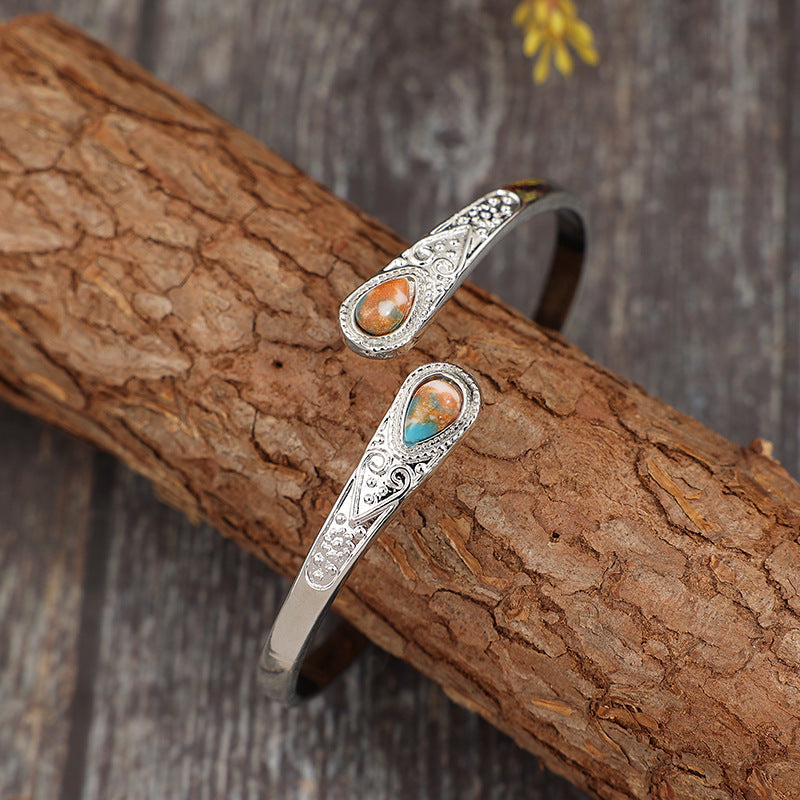 Schöne Armband mit einzigartigem Stil