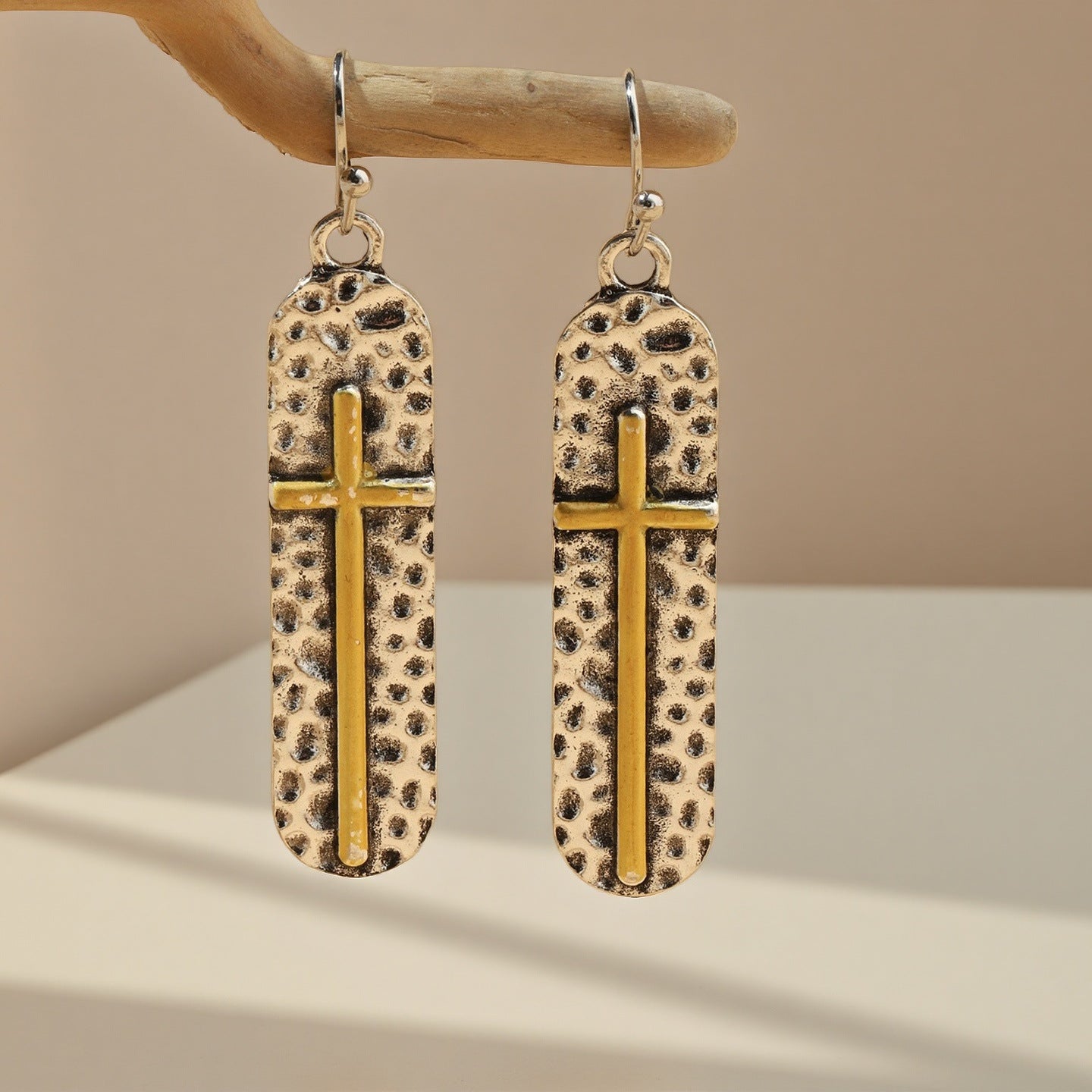 Zarte handwerkliche Ohrring