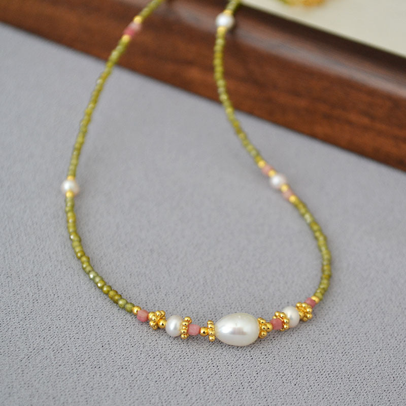 Zarte handwerkliche Perlen Halskette