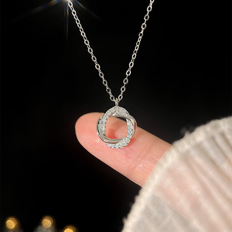 Zarte handwerkliche Halskette