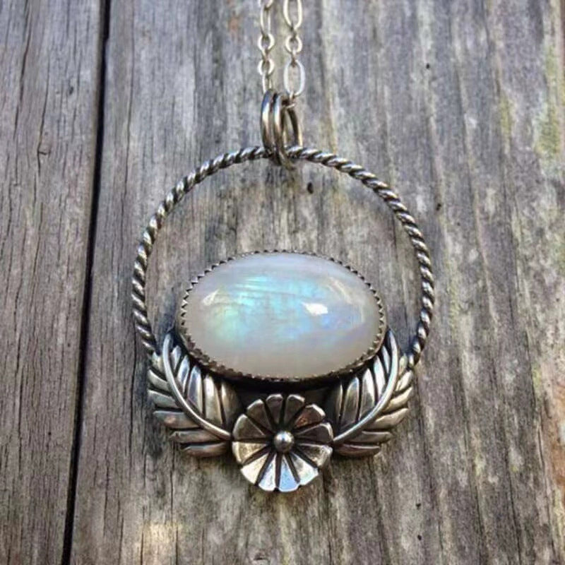 Schöne Halskette mit einzigartigem Stil