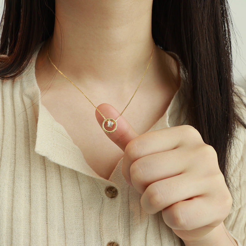 Schöne Halskette mit einzigartigem Stil