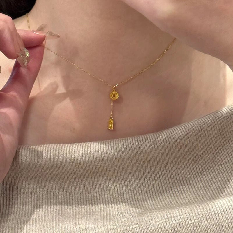 Schöne Gold Halskette mit einzigartigem Stil