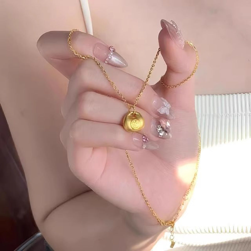 Schöne Gold Halskette mit einzigartigem Stil